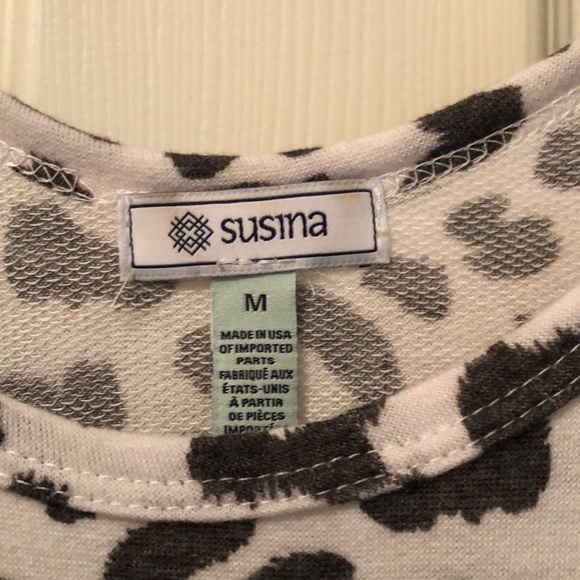 Softest free you will wear. Uneven cut bottom which makes the hang super cute. - Picture 2 of 3